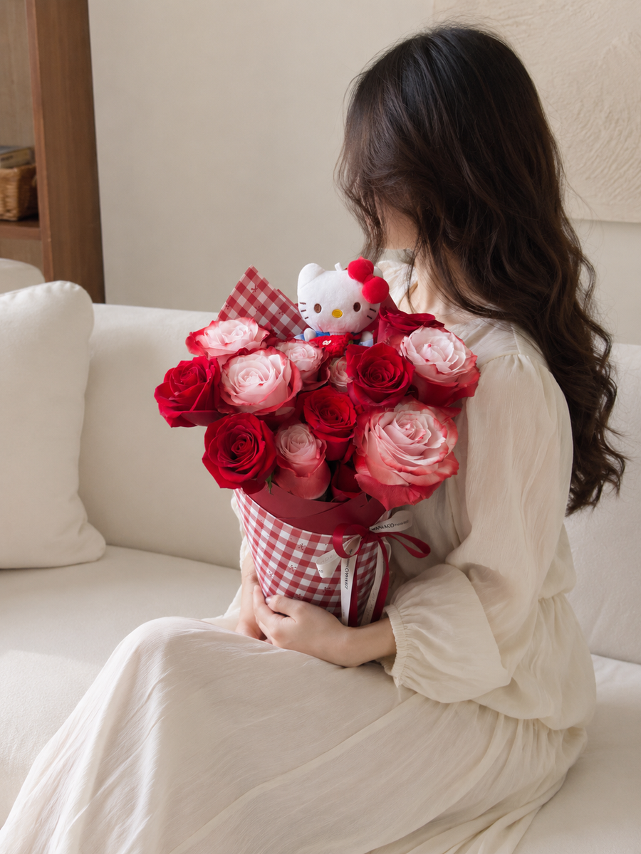 Qixi Sweet Two-Tone Rose Cone