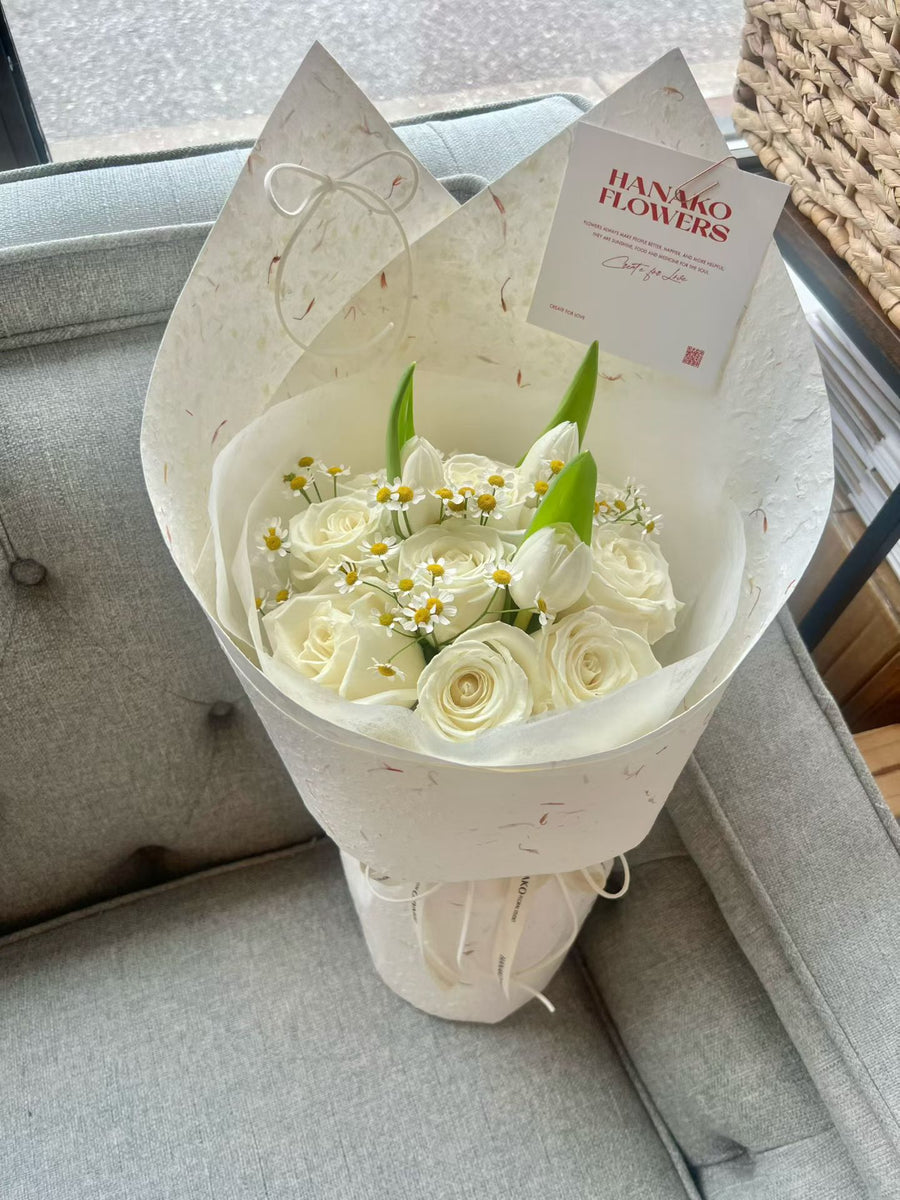 Pure Grace Rose Bouquet(Pre-order 5 Days in Advance)
