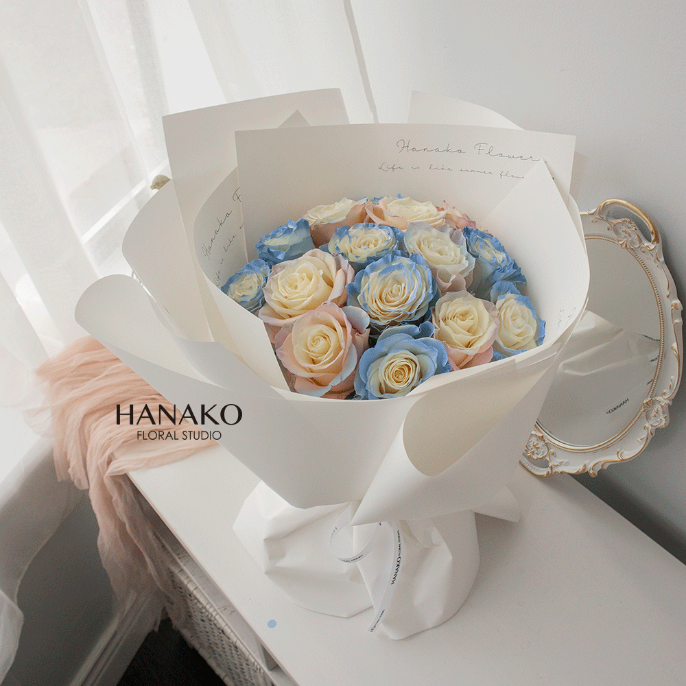 Classic Mixed Aurora Blue Rose Round Bouquet(Pre-order, 5 Days in Advance)