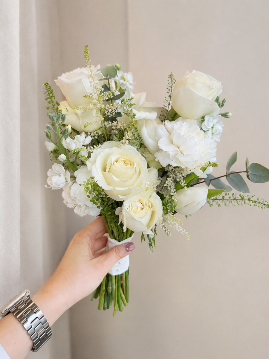 Elegant White Korean One-side Bridal Bouquet
