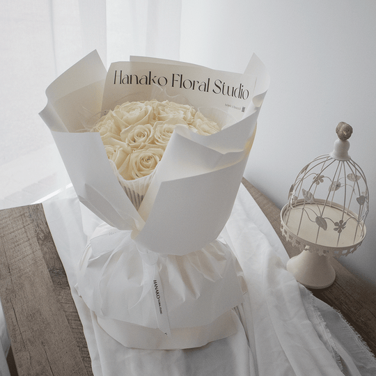 Classic white Rose Round Bouquet