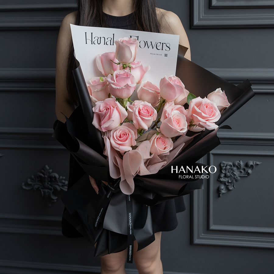 Wrapping Roses 9/19 Pink Rose with Black Wrapping Bouquet – Hanako Floral Studio