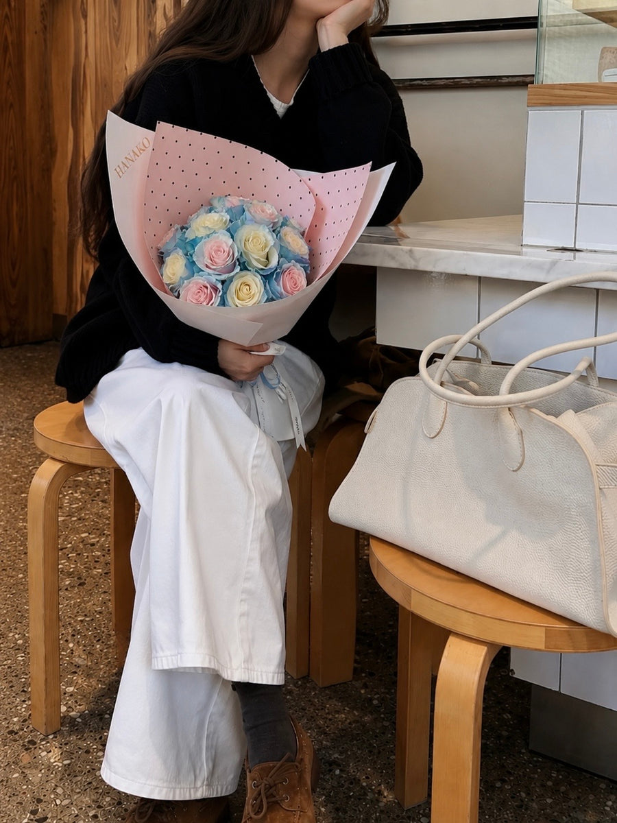 Qixi Romantic Two-Tone Rose Bouquet – Cereza & Baby Blue
