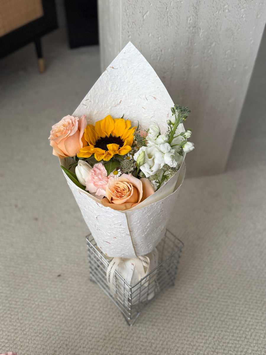 Grad Bloom – Sunny Mini Bouquet