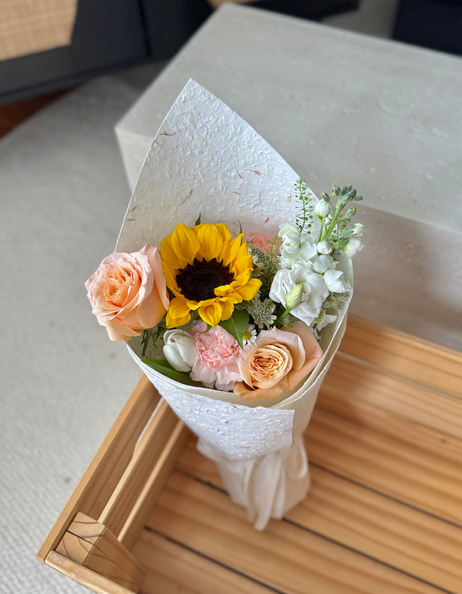 Grad Bloom – Sunny Mini Bouquet