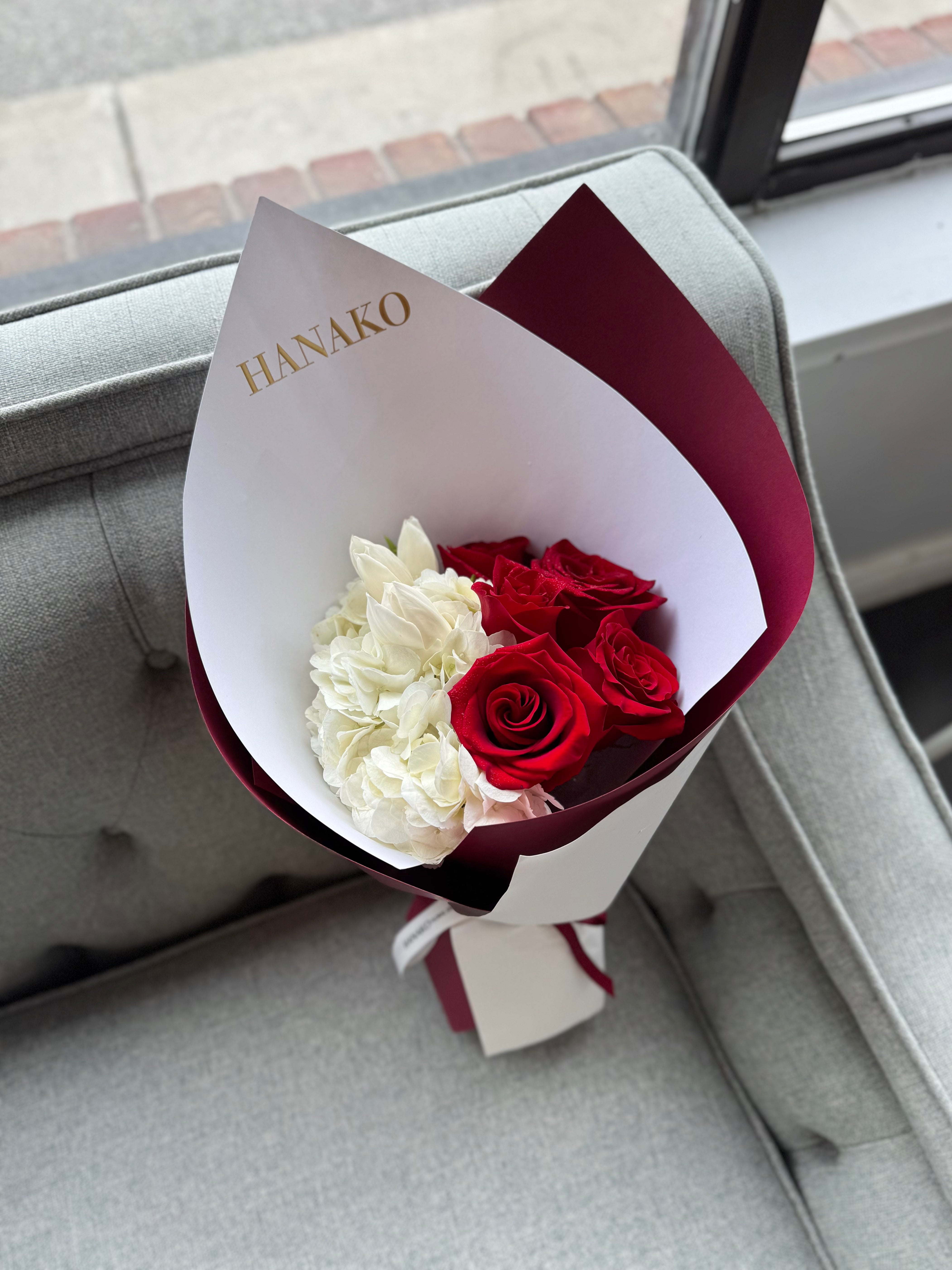 Hydrangea & Rose Bouquet(Pre-order 3 Days in Advance)