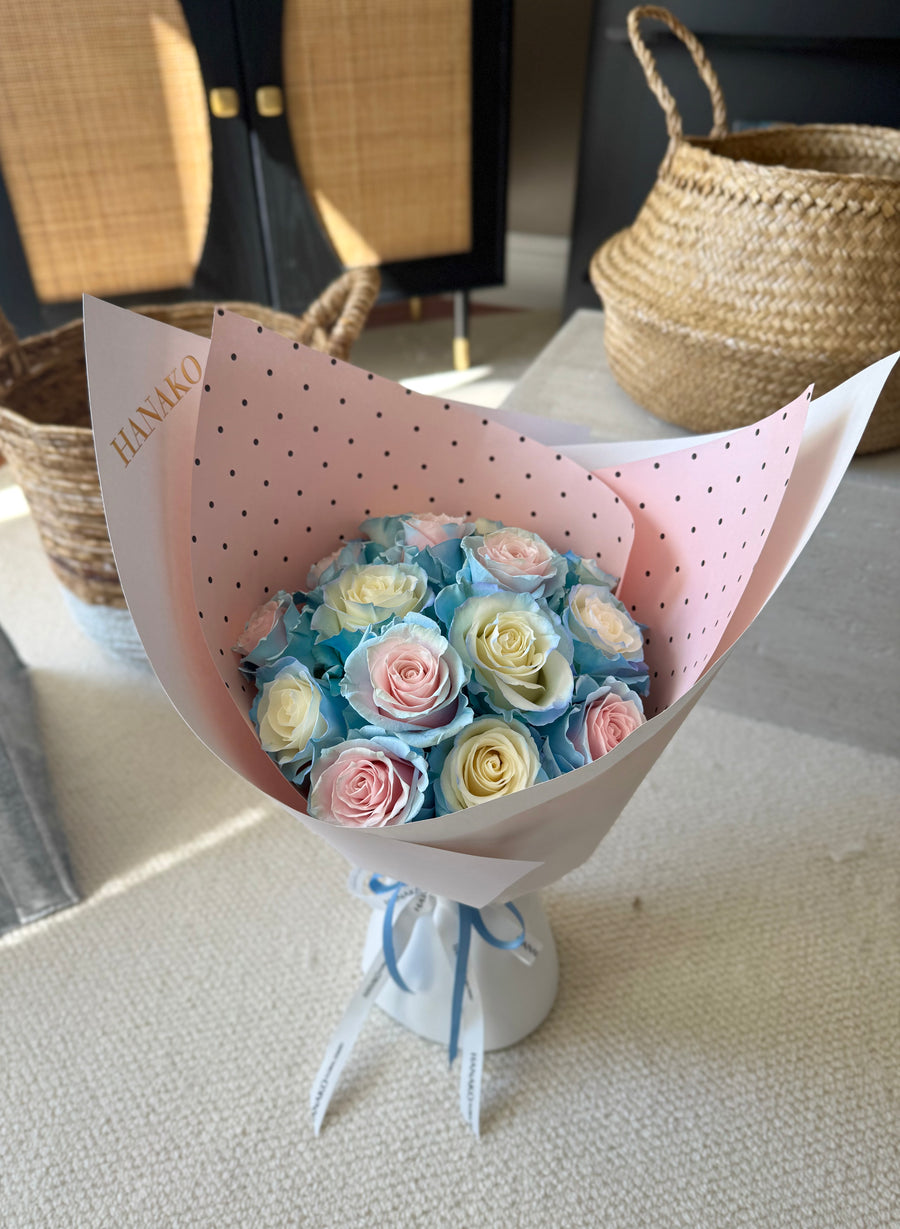 Qixi Romantic Two-Tone Rose Bouquet – Cereza & Baby Blue