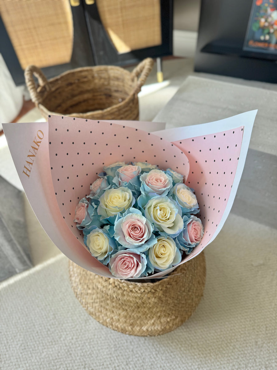 Qixi Romantic Two-Tone Rose Bouquet – Cereza & Baby Blue