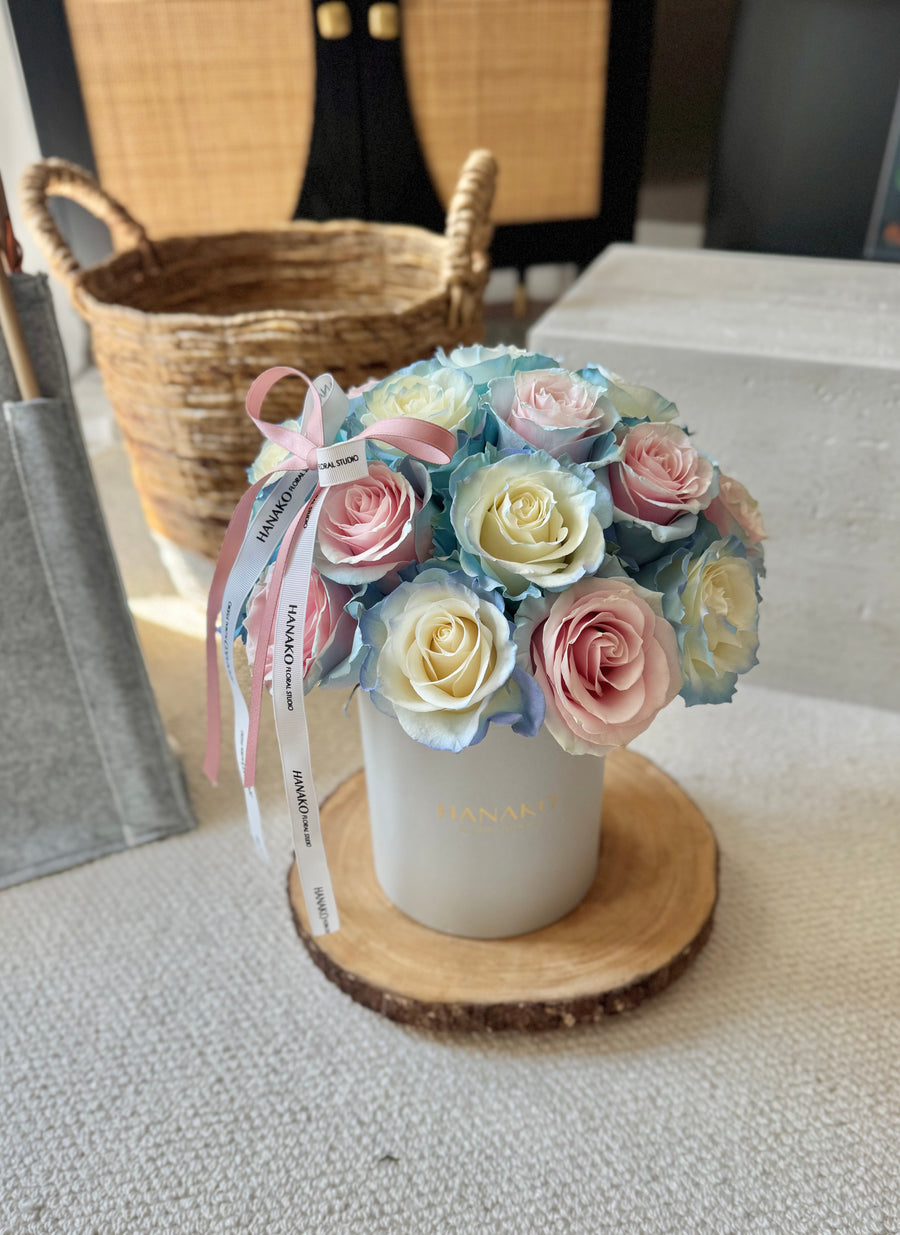 Qixi Two-Tone Rose Bloom Box – Cereza & Baby Blue