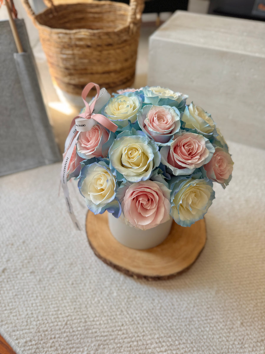 Qixi Two-Tone Rose Bloom Box – Cereza & Baby Blue