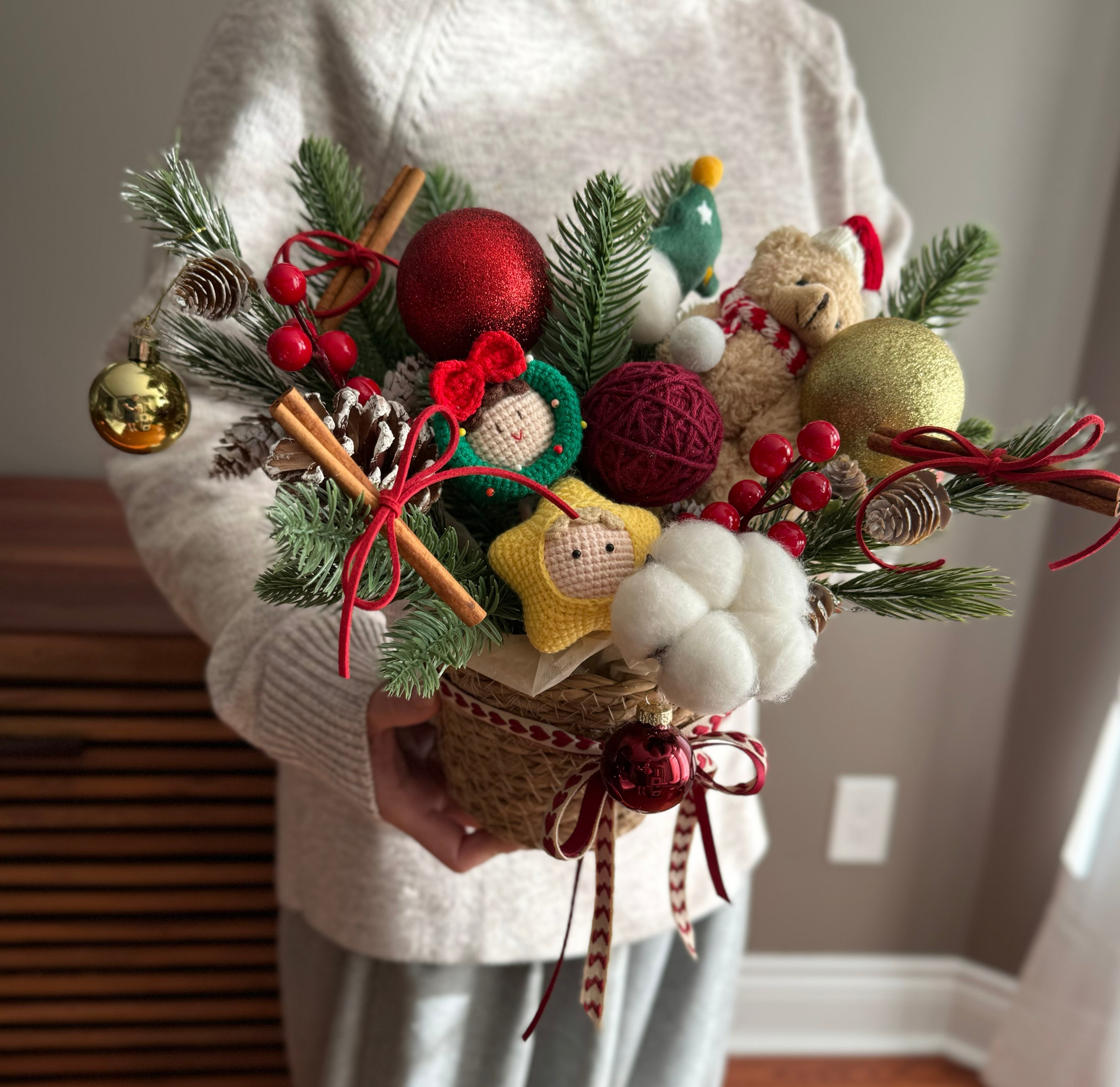 Christmas Warm Artificial Small Basket