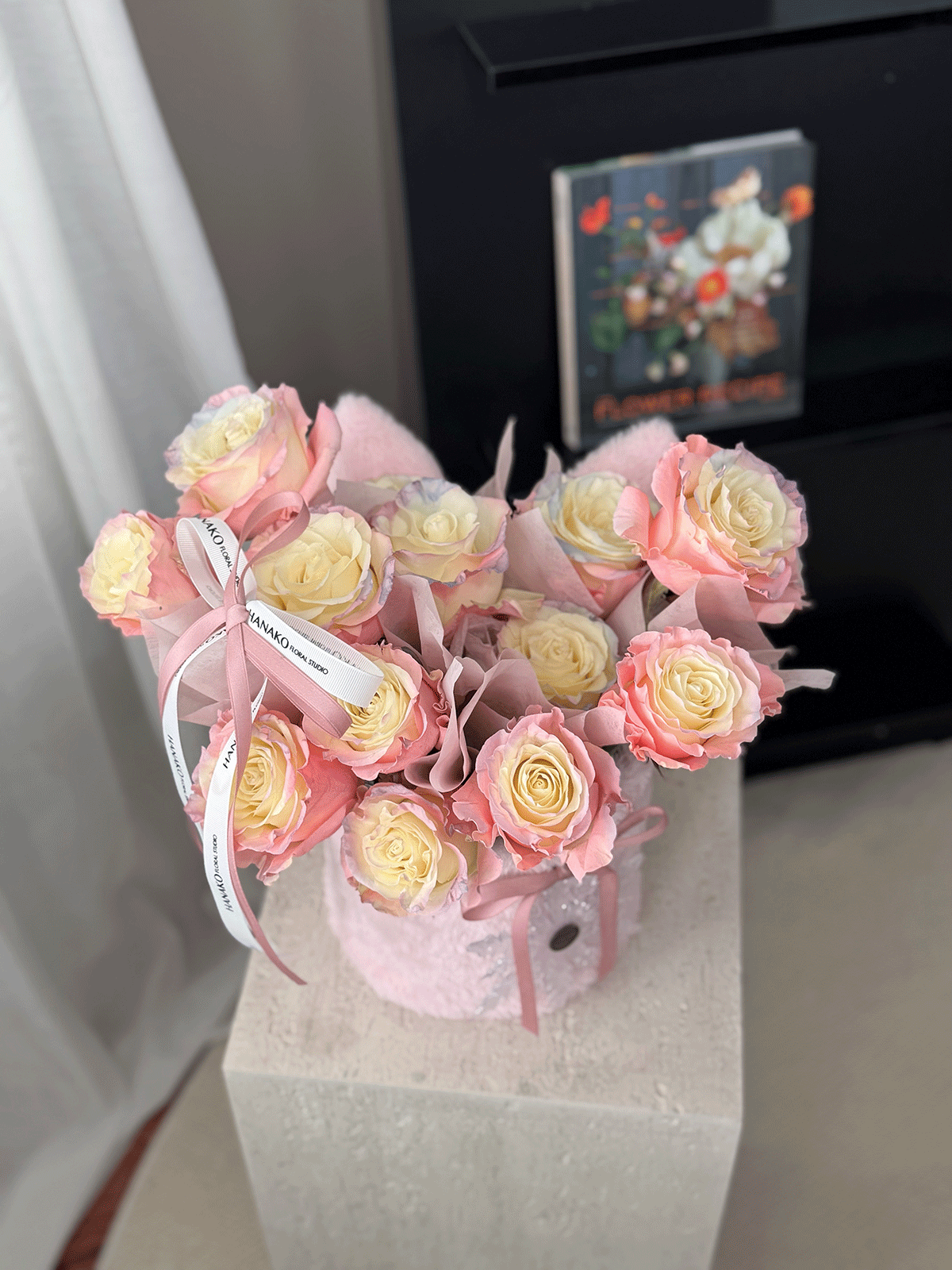 Vday Fluffy Bunny Ear Rose Hug Bucket-Aurora Boreal(Pre-order, 3 Days in Advance)