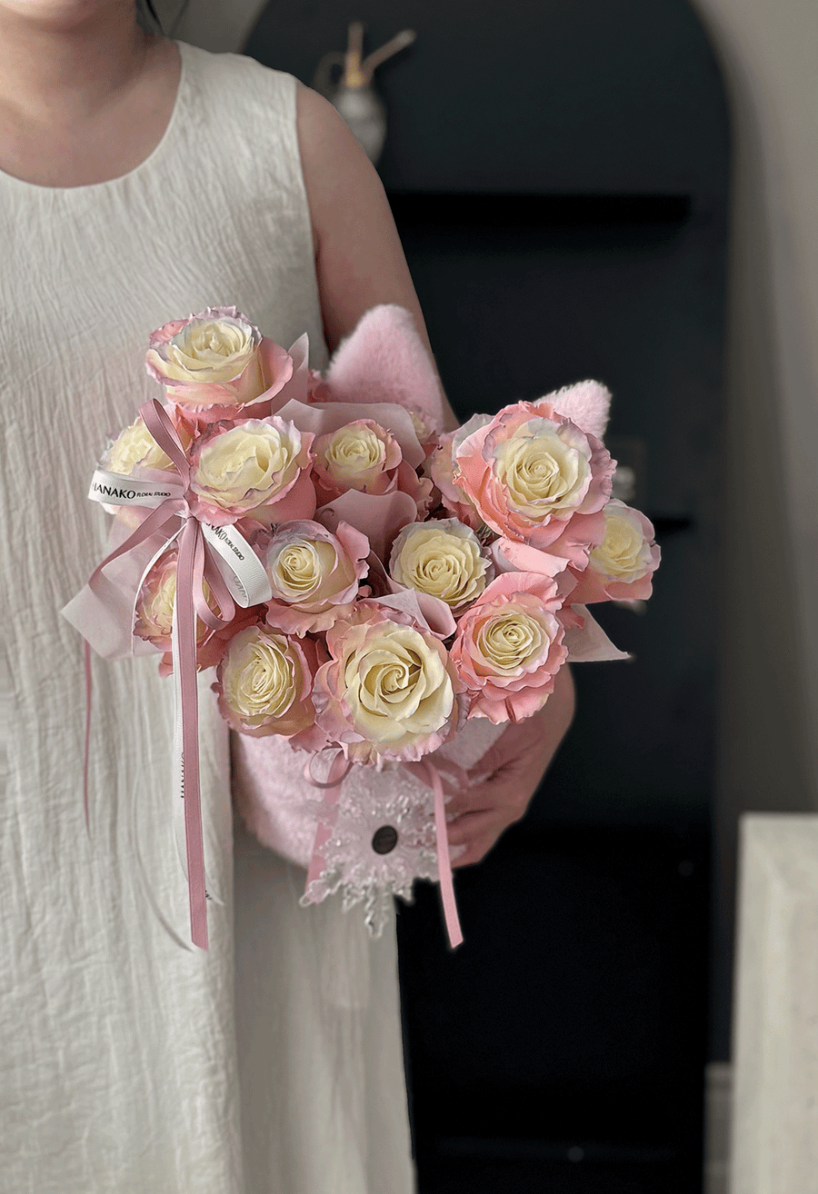 Vday Fluffy Bunny Ear Rose Hug Bucket-Aurora Boreal(Pre-order, 3 Days in Advance)