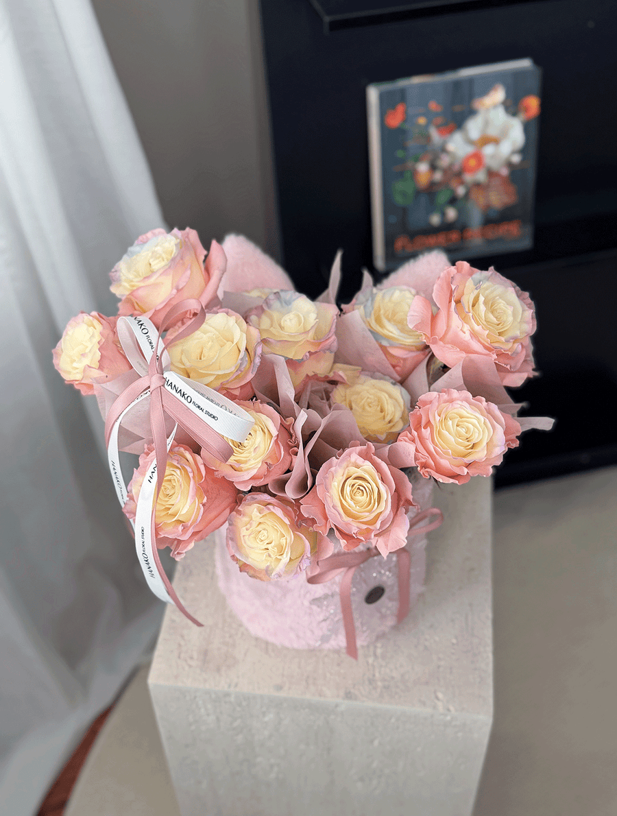 Vday Fluffy Bunny Ear Rose Hug Bucket-Aurora Boreal(Pre-order, 3 Days in Advance)