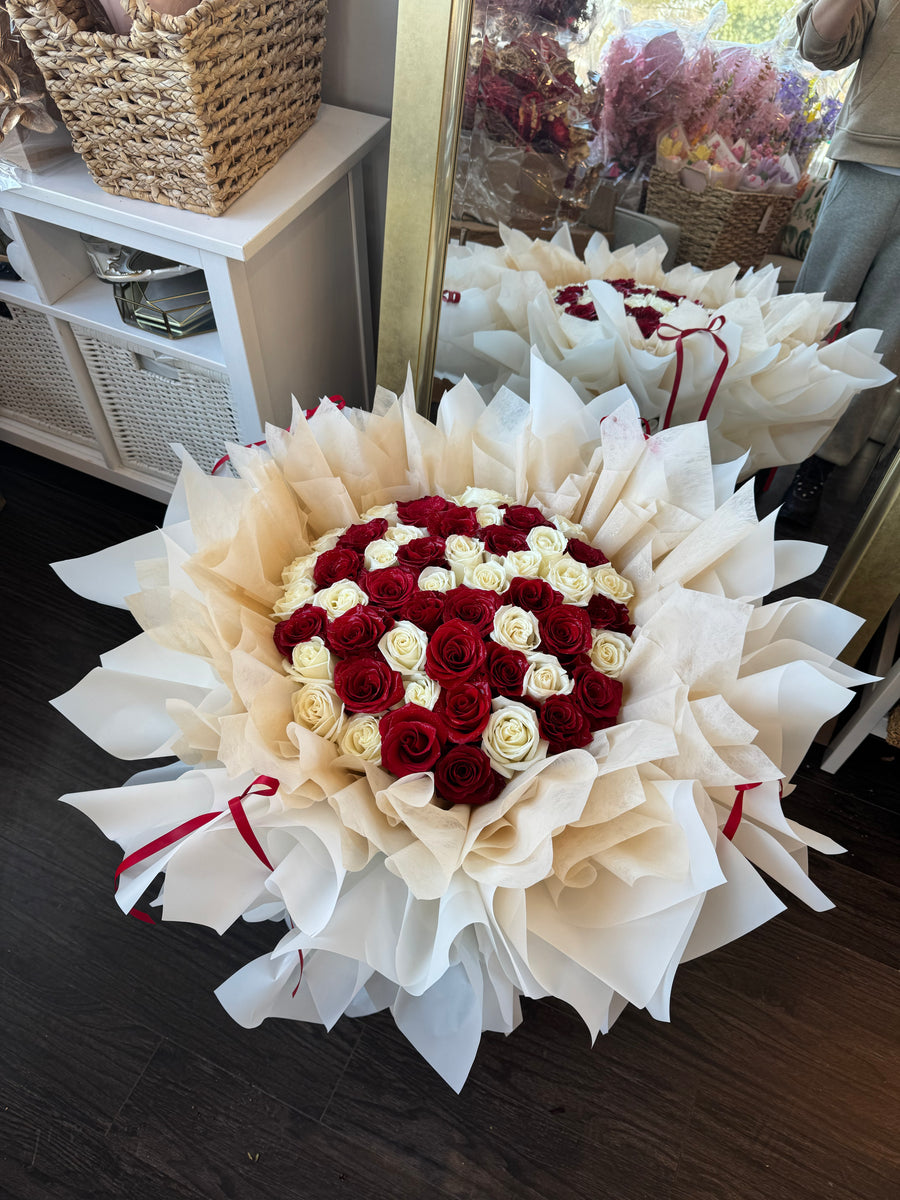 Ballet Bloom Rose Bouquet - Mixed Red White Rose(Pre-order, 3 Days in Advance)