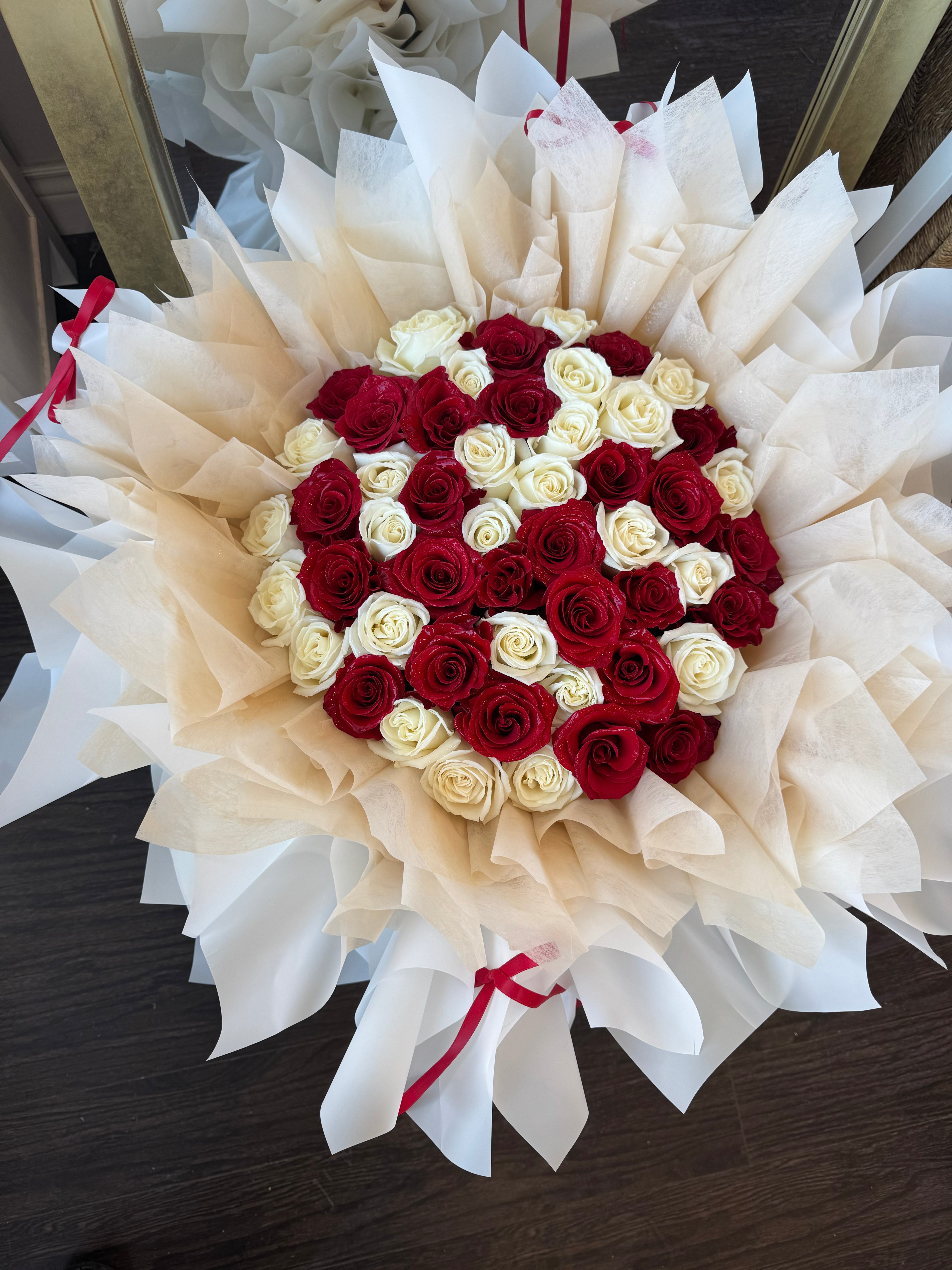 Ballet Bloom Rose Bouquet - Mixed Red White Rose(Pre-order, 3 Days in Advance)