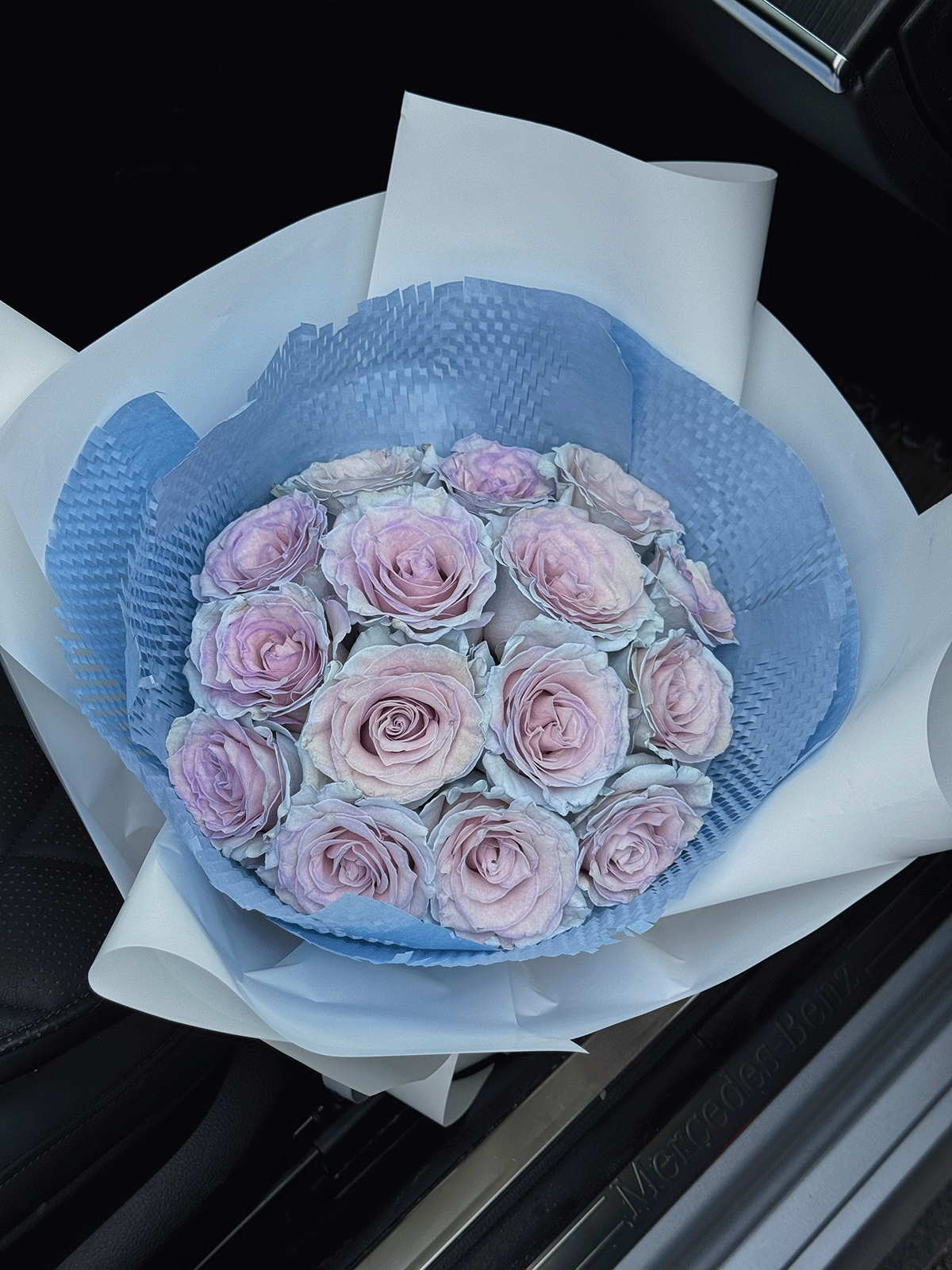Vday Classic Round Rose Bouquet-Blue Sand