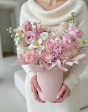Seasonal Bloom Hug Bucket – Blush Pink(Pre-order, 3 Days in Advance)