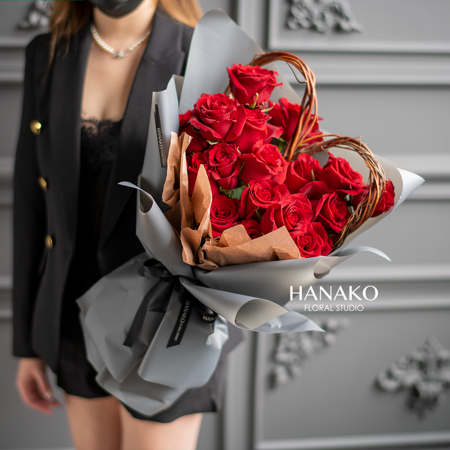 U Shape Roses I LOVE U Roses Bouquet – Hanako Floral Studio