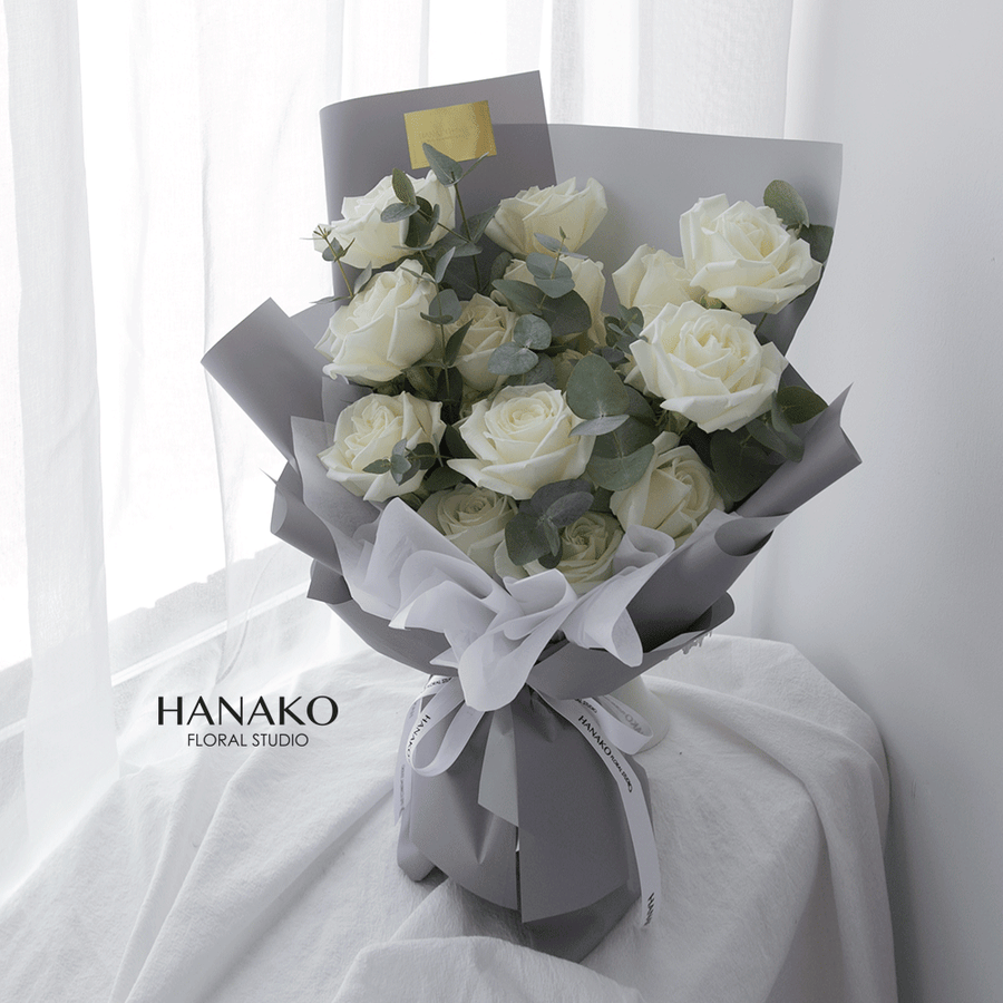 9/19 White Rose Bouquet