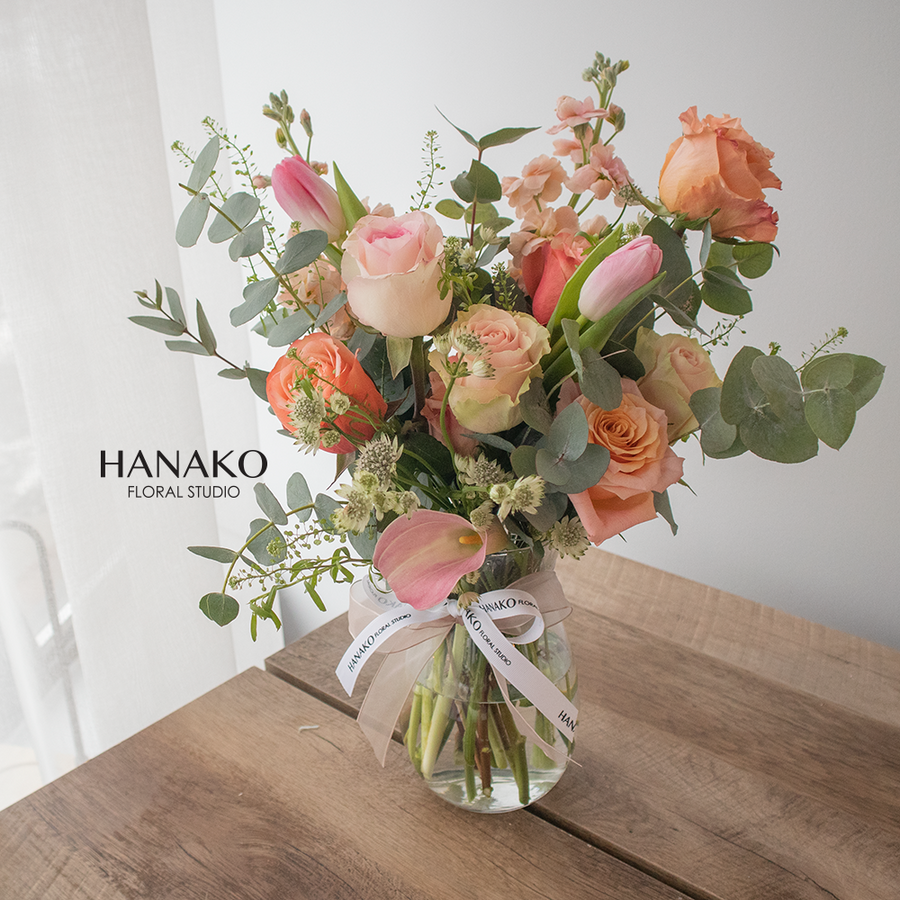 Esorted Flower ASSORTED FLOWER WITH VASE – Hanako Floral Studio