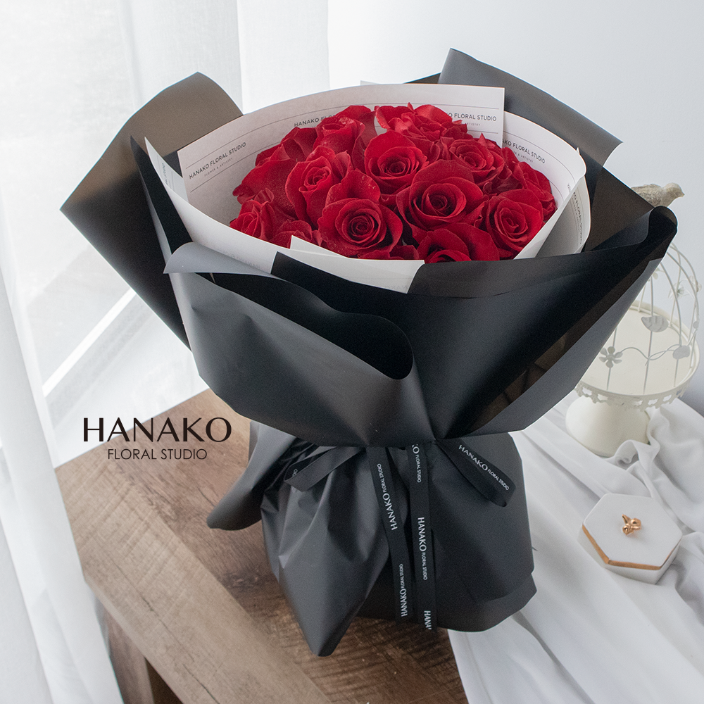 Roze Raund Classic Red Rose Round Bouquet – Hanako Floral Studio